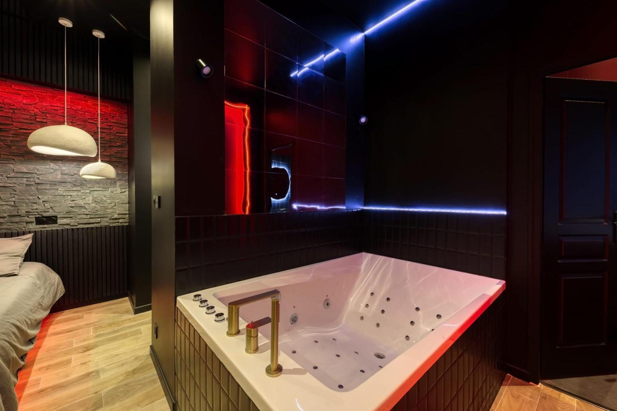 Suite Deluxe - Jacuzzi Мелён Экстерьер фото